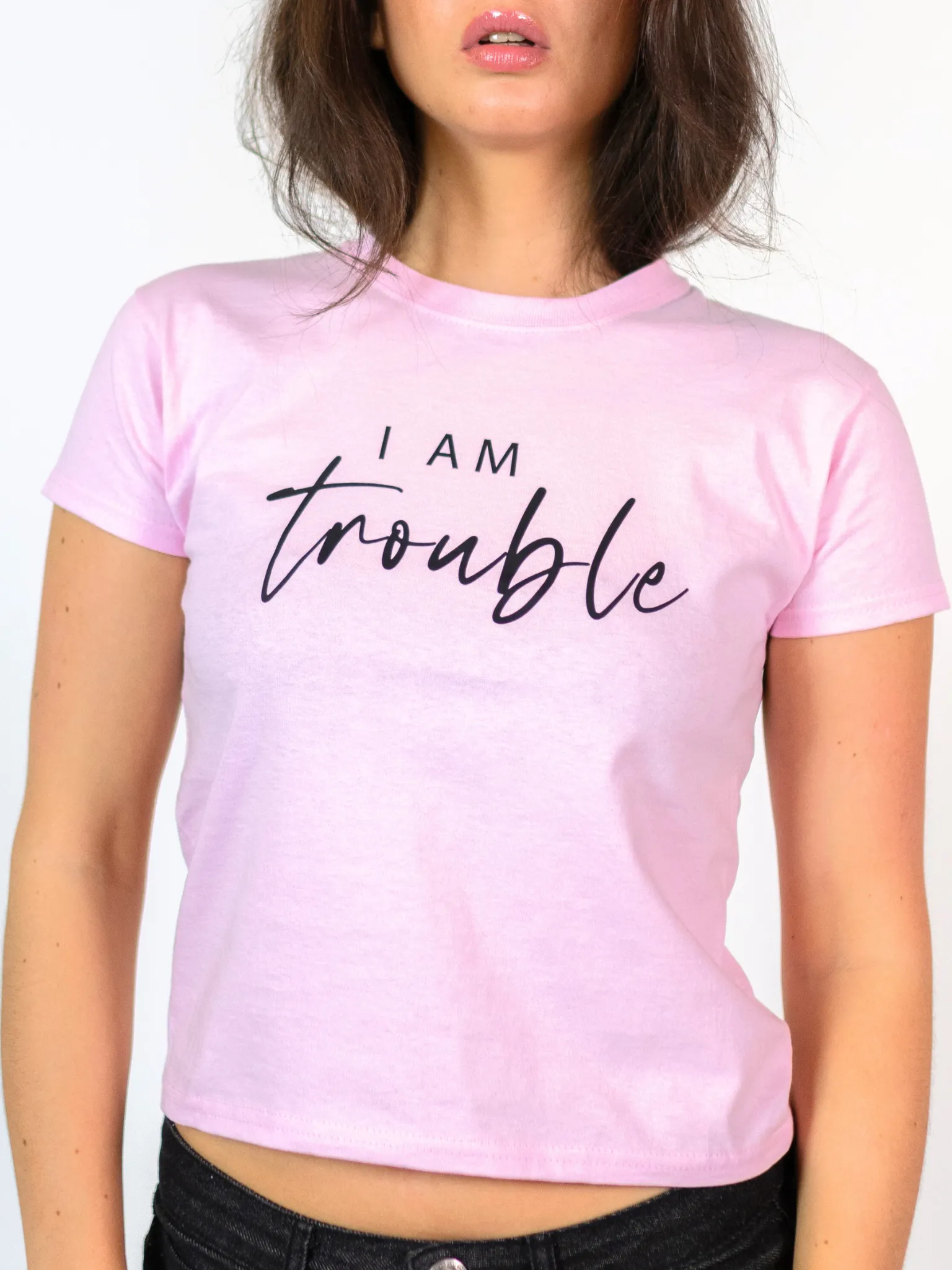 I AM TROUBLE - BABYTEE, LYSERØD