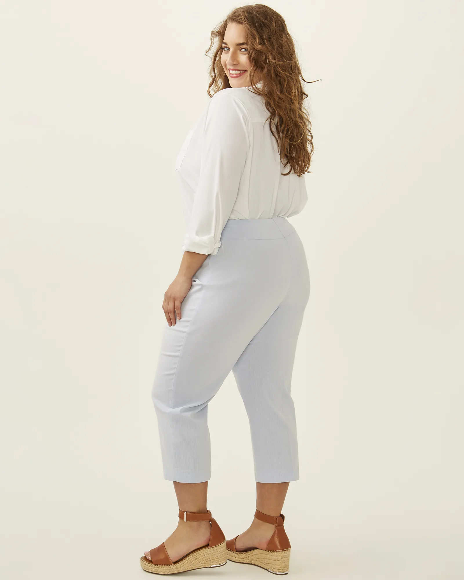 Kieryn Relaxed Seersucker Capri Pant | Light Blue / White